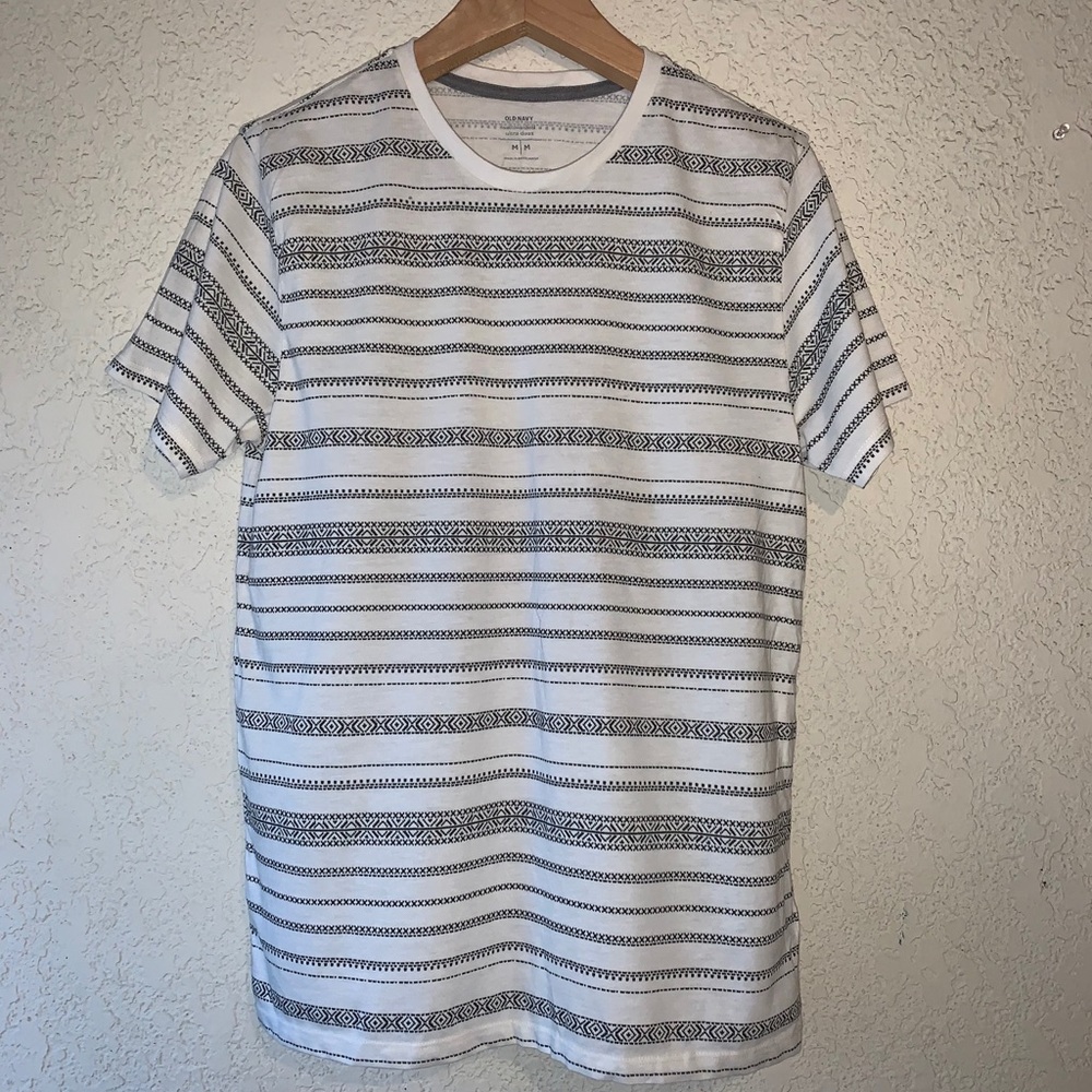 Striped old navy t-shirt size M Christmas inspired
